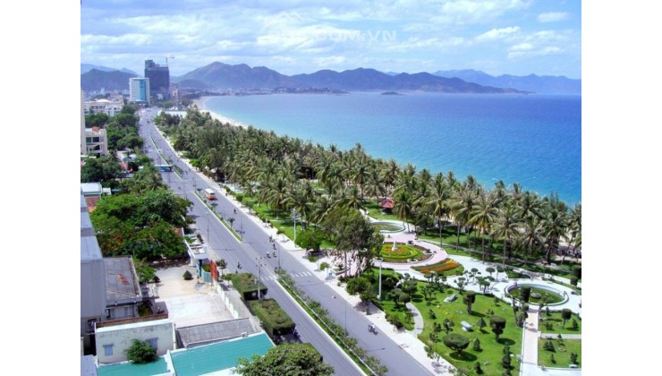 KINH DOANH ĐỈNH: khách sạn Vân Phong, sát biển, gần khu chuyên gia, 6 tầng, 100% công suất